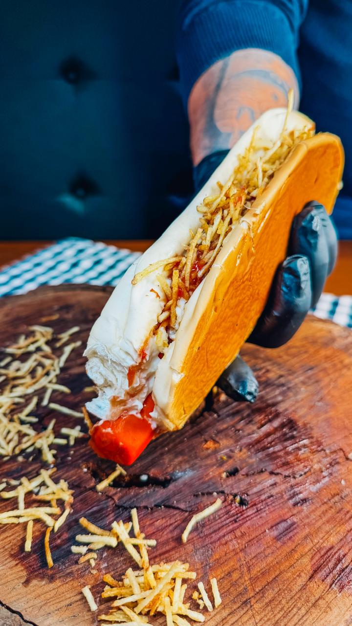Cachorro-quente servido pela The House
